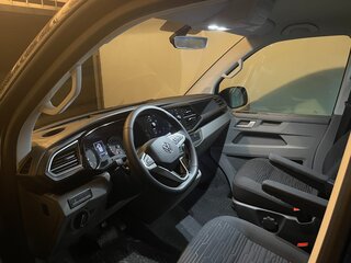 2022 Volkswagen Caravelle T6 Рестайлинг, чёрный, 9950000 рублей, вид 1