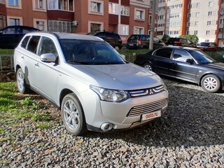 2013 Mitsubishi Outlander III, серебристый, 2000000 рублей, вид 2