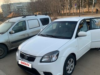 2010 Kia Rio II Рестайлинг, белый, 550000 рублей, вид 1