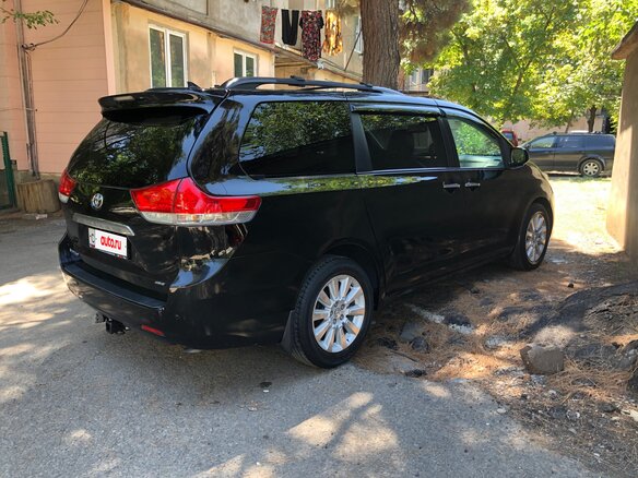 2012 Toyota Sienna III, чёрный, 2535000 рублей - вид 10