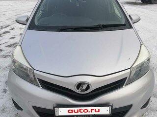 2017 Toyota Vitz III (XP130) Рестайлинг 2, серый, 870000 рублей, вид 1