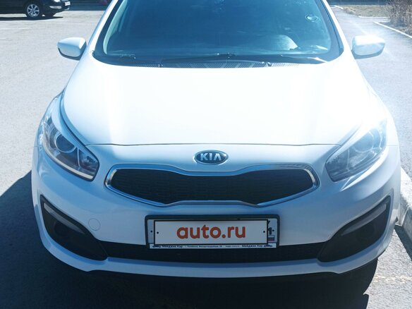 2017 Kia Ceed II Рестайлинг, белый, 1550000 рублей - вид 2