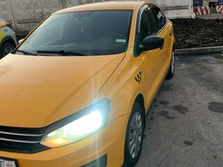 2016 Volkswagen Polo V Рестайлинг, жёлтый, 670000 рублей, вид 1
