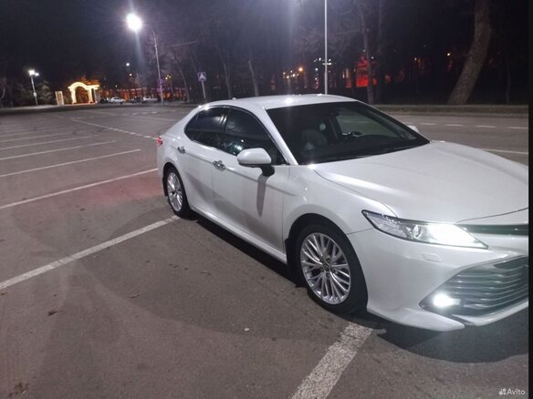 2018 Toyota Camry VIII (XV70), белый, 2700000 рублей - вид 2