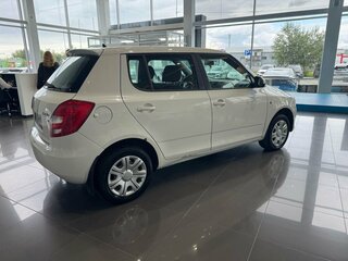 2011 Skoda Fabia II Рестайлинг, белый, 585000 рублей, вид 4
