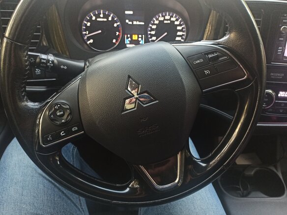 2016 Mitsubishi Outlander III Рестайлинг 2, чёрный, 2000000 рублей - вид 5