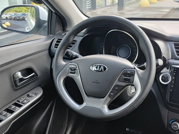 2015 Kia Rio III Рестайлинг, белый - вид 18