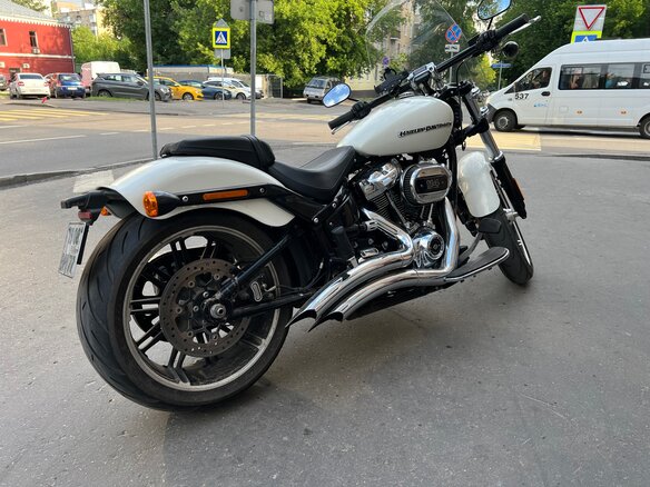 2019 Harley-Davidson Breakout, белый, 1900000 рублей - вид 2