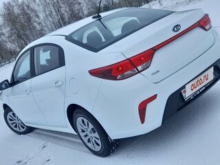 2020 Kia Rio IV, белый, 1528287 рублей, вид 4