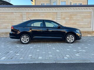 2021 Volkswagen Polo VI, чёрный, 1800000 рублей, вид 3