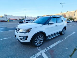 2017 Ford Explorer V Рестайлинг, белый, 2900000 рублей, вид 1