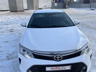 2017 Toyota Camry VII (XV50) Рестайлинг 2, белый, 2300000 рублей, вид 4