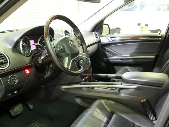 2010 Mercedes-Benz M-Класс 500 II (W164) Рестайлинг, чёрный - вид 14