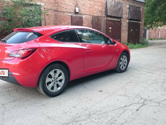 2015 Opel Astra GTC J Рестайлинг, красный - вид 2