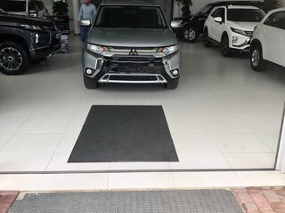 2019 Mitsubishi Outlander III Рестайлинг 3, серебристый, 2400000 рублей, вид 3