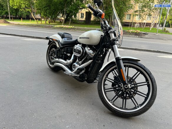 2019 Harley-Davidson Breakout, белый, 1900000 рублей - вид 1