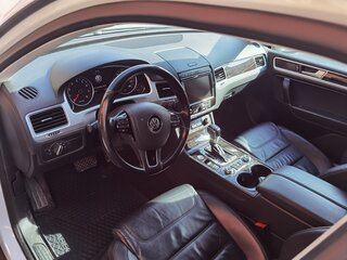 2017 Volkswagen Touareg II Рестайлинг, белый, 4000000 рублей, вид 5