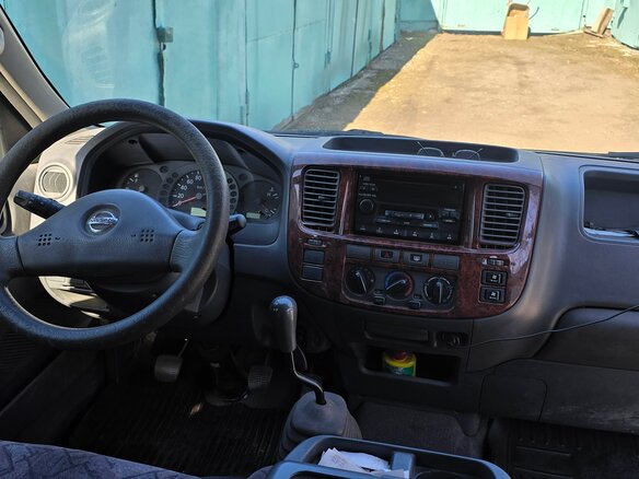 2001 Nissan Urvan, серый, 1500000 рублей - вид 13