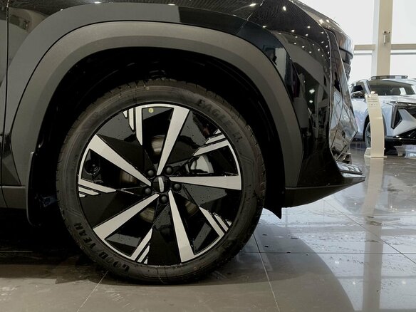 2026 Geely Atlas II, чёрный - вид 7