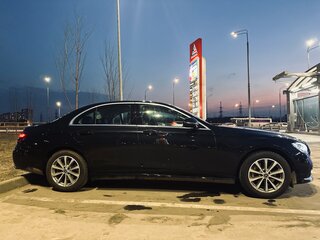 2022 Mercedes-Benz E-Класс 200 V (W213, S213, C238) Рестайлинг, чёрный, 4950000 рублей, вид 4