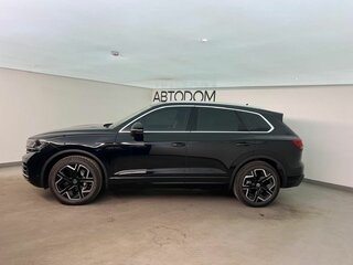 2026 Volkswagen Touareg III Рестайлинг, чёрный, 12285000 рублей, вид 3