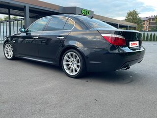 2009 BMW 5 серии 523i V (E60/E61) Рестайлинг, чёрный, 1600000 рублей, вид 4