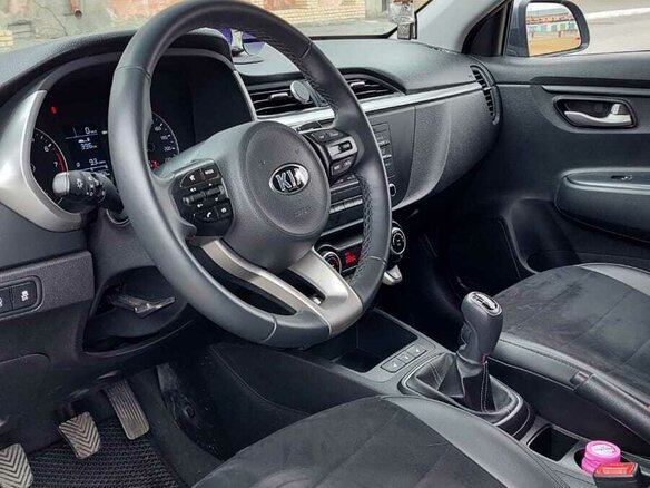 2020 Kia Rio IV, серый, 1450000 рублей - вид 6