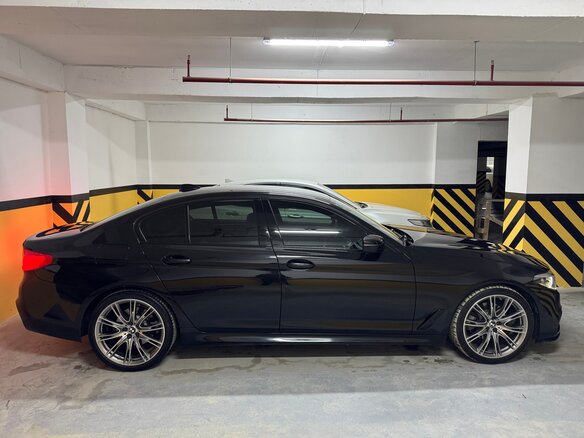 2018 BMW 5 серии 520d VII (G30/G31/G38), чёрный, 3800000 рублей - вид 2
