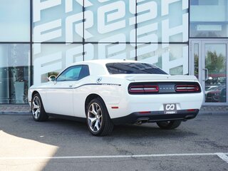2016 Dodge Challenger III Рестайлинг 2, белый, 3780000 рублей, вид 3