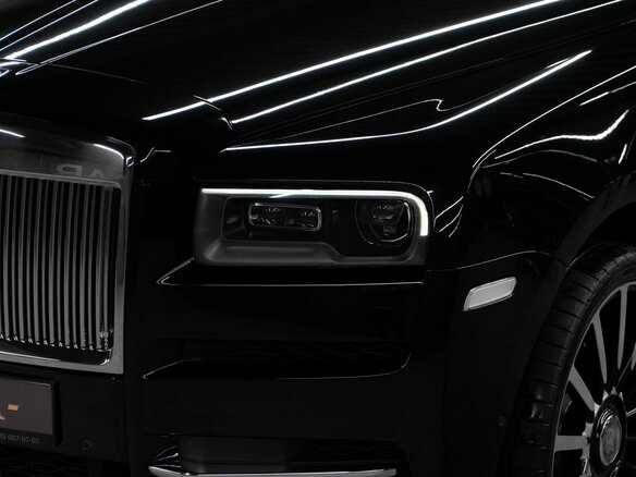 2019 Rolls-Royce Cullinan I (Series I), чёрный, 28990000 рублей - вид 1
