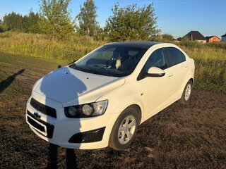 2014 Chevrolet Aveo II, белый, 950000 рублей, вид 1
