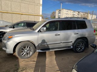 2013 Lexus LX 570 III Рестайлинг, серебристый, 4450000 рублей, вид 4