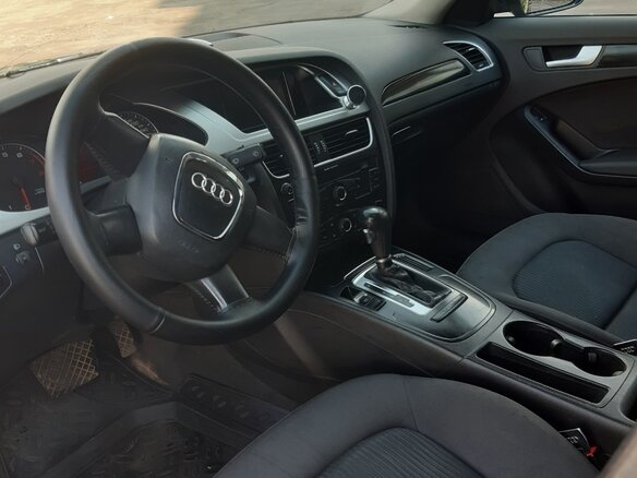 2011 Audi A4 IV (B8), чёрный - вид 2
