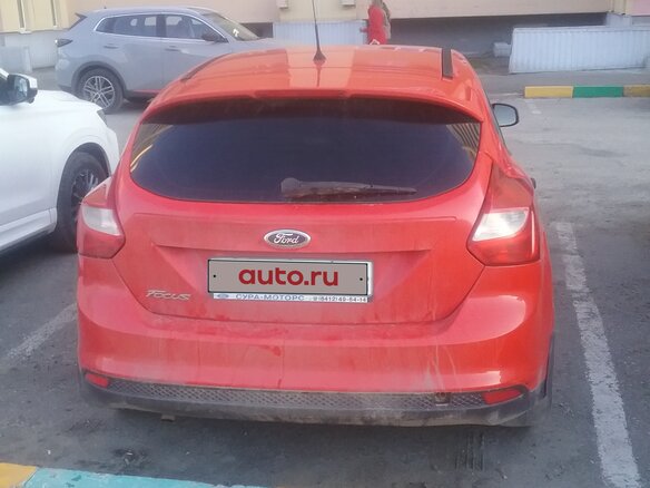 2013 Ford Focus III, красный, 745000 рублей - вид 2