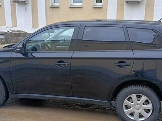 2013 Mitsubishi Outlander III, чёрный, 1500000 рублей, вид 3