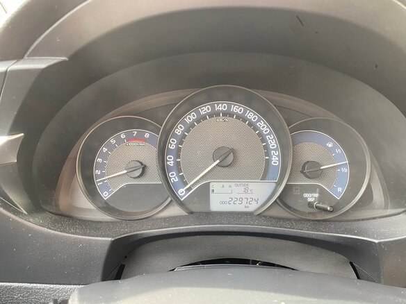 2013 Toyota Corolla XI (E160, E170, E180), серый, 1080000 рублей - вид 5