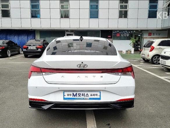 2023 Hyundai Avante VII, белый - вид 3