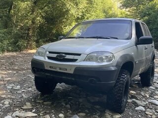 2012 Chevrolet Niva I Рестайлинг, серебристый, 595000 рублей, вид 1