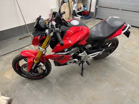 2018 BMW G 310 R, красный, 430000 рублей, вид 2