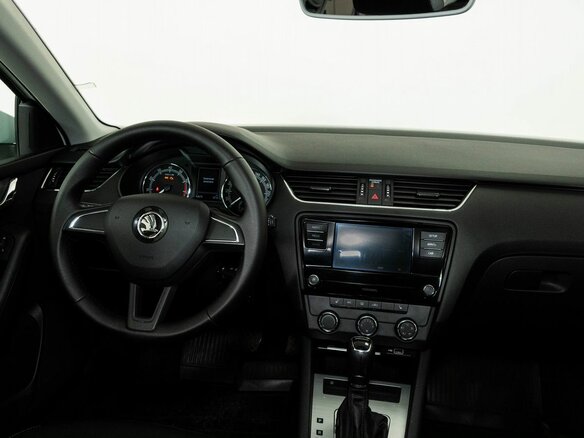 2019 Skoda Octavia III (A7) Рестайлинг, белый, 1730000 рублей - вид 9