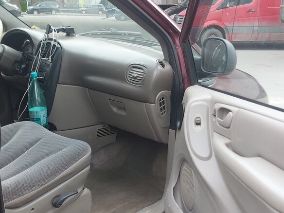 2001 Dodge Caravan 3-speed IV, пурпурный - вид 16