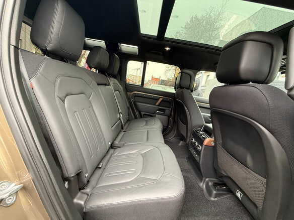2023 Land Rover Defender 110 II, коричневый, 9190000 рублей - вид 14
