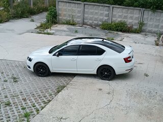 2017 Skoda Octavia III (A7) Рестайлинг, белый, 1500000 рублей, вид 3