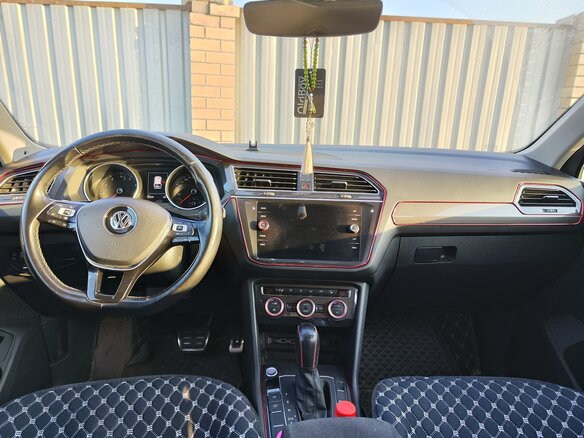 2018 Volkswagen Tiguan II, серебристый, 2545000 рублей - вид 12