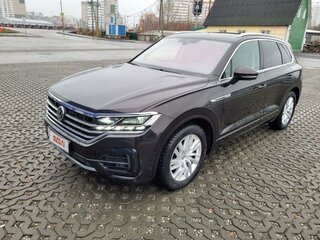 2020 Volkswagen Touareg III, коричневый, 7350000 рублей, вид 4