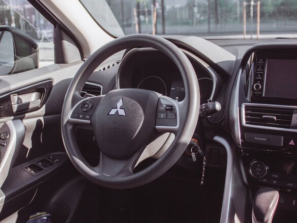 2018 Mitsubishi Eclipse Cross I, серый, 1630000 рублей - вид 6