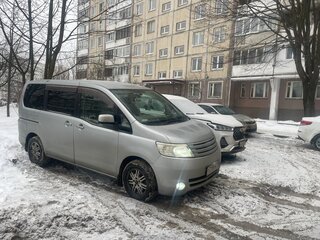 2007 Nissan Serena III (C25), серый, 900000 рублей, вид 3