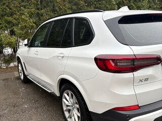 2021 BMW X5 25d IV (G05/G18), белый, 6900000 рублей, вид 3