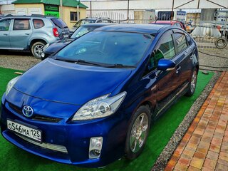 2010 Toyota Prius III (XW30), синий, 850000 рублей, вид 2