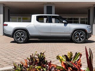 2024 Rivian R1T QM Large, серебристый, 11819962 рублей, вид 3